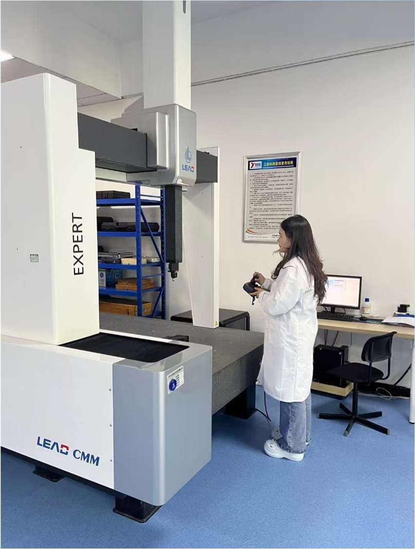Fully automatic coordinate measuring machine